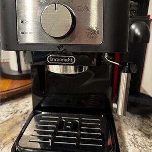 DeLonghi Espresso Machine - Black & Stainless Steel